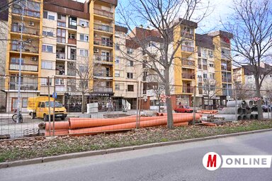 A Fruška gora utcában még csak nem is körvonalazódik a csatornázási munkálatok vége (Fotó: Ótos András felvétele)