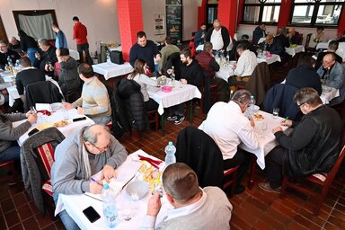 A pálinkaminták elbírálása (Rizling Szőlészek és Gyümölcsészek Egyesülete)