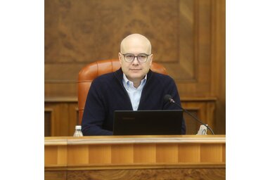 Miloš Vučević a kormányülésen (Fotó: Beta)