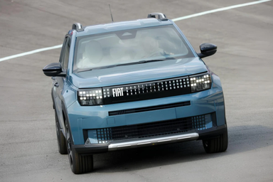 Az itthon gyártott, elektromos Fiat Grande Panda vásárlása esetén 5000 eurós támogatás igényelhető, így a 25.000 eurós alapárú járgányért 20.000 eurót kell legombolni