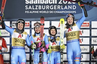 Az aranyérmes olaszok (balról jobbra): Filippo Della Vite, Giorgia Collomb, Lara Della Mea és Alex Vinatzer (Fotó: Beta/AP)