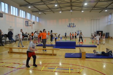 Mozgásfejlesztő feladatok és játékok várták a nagycsoportos óvodásokat a legutóbbi műhelymunkán (A Petőfi Sándor Általános Iskola felvétele)