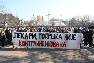 A város számos pontján 11.52-kor tizenöt percre minden megállt (Fotó: Beta/Illusztráció)