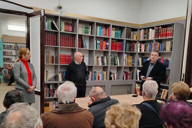 Megtelt a könyvtár felújított olvasóterme (Tóth Péter felvétele)