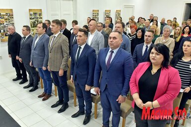 Az ünnepséget a Himnusz éneklésével kezdték (Fotó: Gergely Árpád)