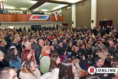 Csókán tömeg fogadta az államelnököt (Gergely Árpád felvétele)