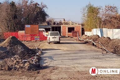 Gyors ütemben zajlik az egészségház építése / Benedek Miklós felvétele