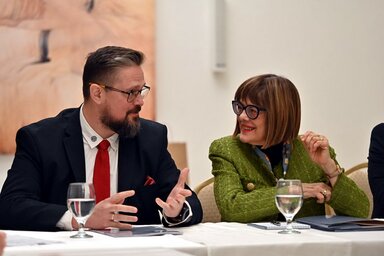 Balint Juhas i Maja Gojković na sastanku (fotografija: vlada pokrajine)