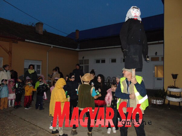 Indulhat a télűzés! (Fotó: Vidács Hajnalka) Indulhat a télűzés! (Fotó: Vidács Hajnalka)