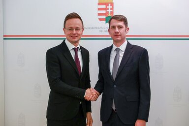 Szijjártó Péter hangsúlyozta, természetesnek tartják, hogy a magyar politikusok szerbiai látogatásuk során a VMSZ vezetőivel mindig egyeztetnek (Fotó: dr. Pásztor Bálint/Facebook)