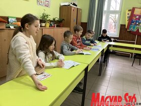 Mézeskalács és Jó Pajtás a szabadkai Jovan Jovanović Zmaj iskolában