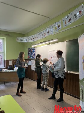 Mézeskalács és Jó Pajtás a szabadkai Jovan Jovanović Zmaj iskolában