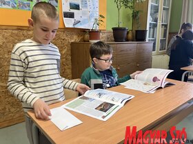 Mézeskalács és Jó Pajtás a szabadkai Jovan Jovanović Zmaj iskolában