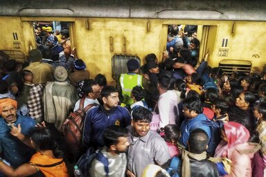 Több embert halálra tapostak Újdelhi főpályaudvarán (Fotó: Beta)