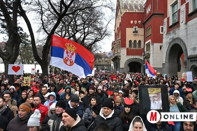 Az egyetemistákhoz motorosok, mezőgazdasági termelők, tanügyi dolgozók, középiskolások, és sok támogató polgár is csatlakozott (Fotó: Molnár Edvárd)