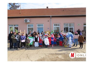 A farsangi felvonulás résztvevői Törökfaluban (Fotó: Csincsik Zsolt felvétele)