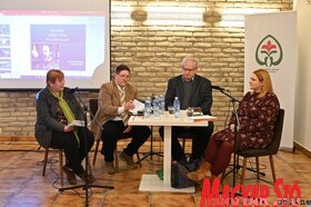 Jókai Mór születésének 200. évfordulójáról emlékeztek meg a szabadkai Szekeres László Alapítványban
