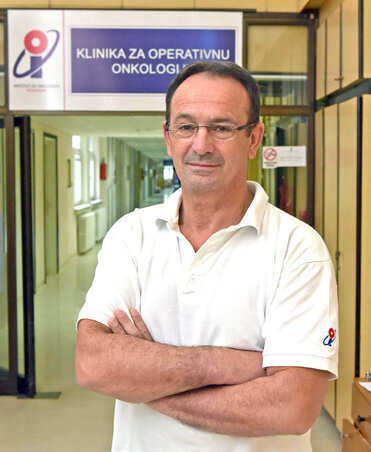 Prof. dr. Vickó Ferenc: azt szeretnénk elérni hogy ez az innovatív módszer minden rászorulónak elérhető legyen (Ótos András felvétele) Prof. dr. Vickó Ferenc: azt szeretnénk elérni hogy ez az innovatív módszer minden rászorulónak elérhető legyen (Ótos András felvétele)
