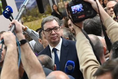 Aleksandar Vučićot az idegenforgalmi kiállításon számos dologról kérdezték az újságírók (Fotó: Instagram)