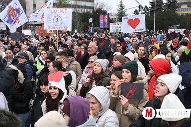 A gyalogos tüntetőkhöz traktoros mezőgazdászok és motorosok is csatlakoztak (Fotó: Molnár Edvárd felvétele)