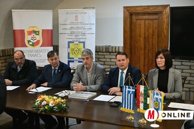 ortársadalom és életforma Görög közösségek elöljáróival tartott kerekasztal-beszélgetést az MNT (Fotó: Molnár Edvárd felvétele)