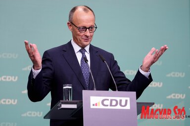 Friedrich Merz a CDU tegnapi berlini sajtókonferenciáján egyelőre csak annyit közölt, hogy legkésőbb húsvétig kormányt alakítana (Fotó: AP via Beta