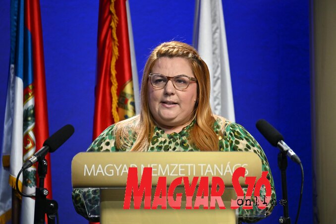 Edvina Erdedi je detaljno izložila izveštaj „D.o.o. Magyar Szo Lapkiado Kft.”-a (fotografija Edvarda Molnara) Edvina Erdedi je detaljno izložila izveštaj „D.o.o. Magyar Szo Lapkiado Kft.”-a (fotografija Edvarda Molnara)