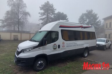 A minibusz hétfőtől péntekig közlekedik az előre meghatározott menetrend szerint (Csincsik Zsolt felvétele)