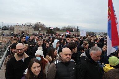 Több tízezren gyűltek össze a déli nagyváros főterén (Fotó: Beta)