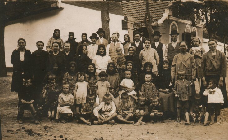 Topolyaiakról készült csoportkép 1928-ban (Fotó: Vass Károly archívuma) Topolyaiakról készült csoportkép 1928-ban (Fotó: Vass Károly archívuma)