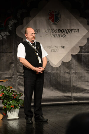 Béla 2001-től 2012-ig tagja volt a Durindó és Gyöngyösbokréta népzenei- és néptáncfesztivál tanácsának (Fotó: Micsik Béla archívuma) Béla 2001-től 2012-ig tagja volt a Durindó és Gyöngyösbokréta népzenei- és néptáncfesztivál tanácsának (Fotó: Micsik Béla archívuma)