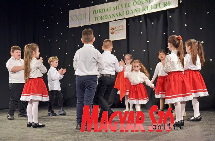 Program su otvorili mališani iz lokalni vrtića (fotografija Arpada Gergelja) Program su otvorili mališani iz lokalni vrtića (fotografija Arpada Gergelja)