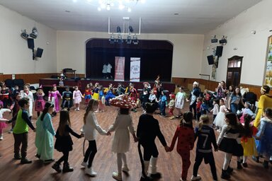 Gyermek- és körjátékok, valamint farsangi játékok és táncok szerepeltek a programon (Kancsár Izabella felvétele)