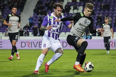 Molnár (jobbról) értékesített büntetőjével indult el az Újpest a lejtőn (Fotó: MTI)