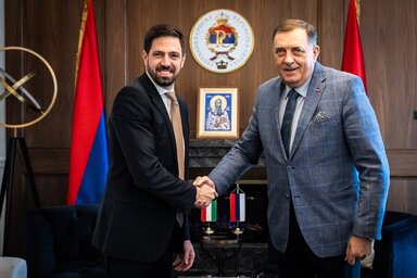 Nemcsak az elnököt, hanem a boszniai Szerb Köztársaság minden állampolgárát, valamint Bosznia-Hercegovina teljes lakosságát is támogatásáról biztosította az államtitkár (Fotó: MTI)