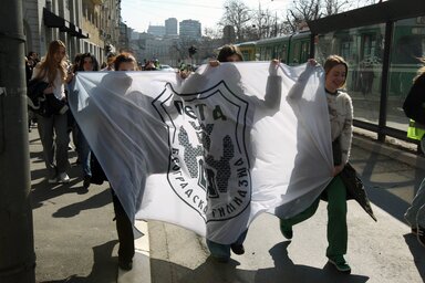 A nagybecskereki gimnazisták tegnap bejelentették, hogy holnap Becse felé indulnak. Az 50 kilométeres sétával társaik és az egyetemisták előző akciójaihoz csatlakoznak (Fotó: Beta)