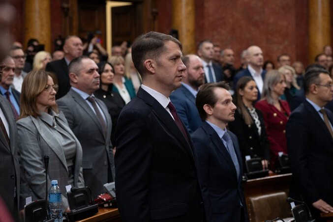 Az ülés nyugodtan és a hagyományoknak megfelelően a Bože pravde himnusszal kezdődött (Fotó: Beta) Az ülés nyugodtan és a hagyományoknak megfelelően a Bože pravde himnusszal kezdődött (Fotó: Beta)