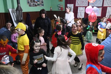 Tánc és szórakozás a farsangi mulatságon Szenttamáson (Paraczky László felvétele)