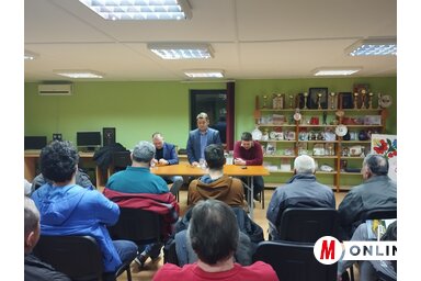 Juhász Attila, dr. Molnár Viktor és Fehér Kálmán az óbecsei mezőgazdasági lakossági fórumon (Kancsár Izabella felvétele)