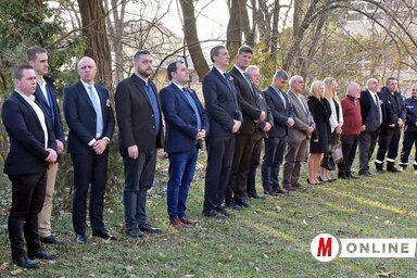 A Kárász család sírboltját is megkoszorúzták (Fotó: Gergely Árpád felvétele)