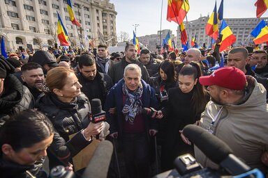Calin Georgescu az X-en közzétett bejegyzésében a „demokrácia szívét ért csapásként" értékelte a BEC döntését (Fotó: Beta/AP)