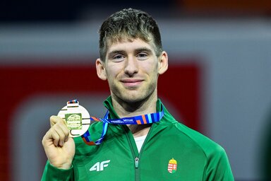 Molnár Attila a magyar atlétikasport 17. fedett pályás aranyérmét szerezte (Fotó: MTI)