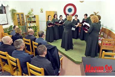 A megemlékezésre alkalmi műsorral készültek a helyiek (Gergely Árpád felvétele)