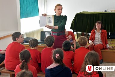 A diákok kézműveskedve, játszva és énekelve ismerkedtek meg 1848 hőseivel