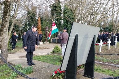 A Magyar Nemzeti Tanács nevében Fremond Árpád elnök koszorúzott (Tóth Péter)