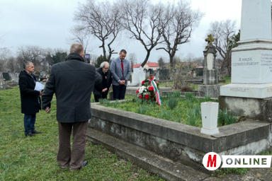 Koszorúzással zárult a megemlékezés (Fotó: Kancsár Izabella)