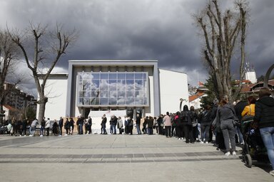 A sofőr a tragédia éjszakáján a Kočaniban történt tűzeset sérültjeit szállította (Fotó: Beta/AP)