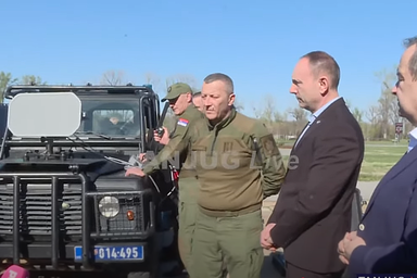 A LRAD készülékek bemutatója (YouTube/Tanjug/Screenshot)