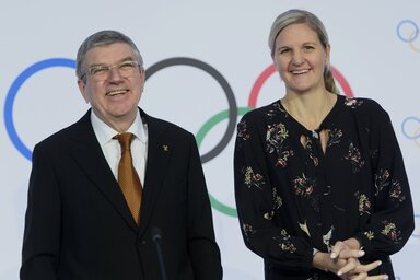 Múlt, jelen és jövő: Thomas Bach és Kirsty Coventry (Fotó: Beta/AP)