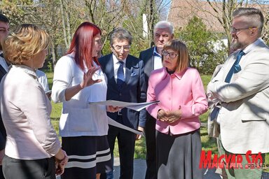 A Zentai Közkórház tüdőosztályát új épületben képzelik el, az erre vonatkozó terveket is megtekintették (Fotó: Gergely Árpád felvétele)